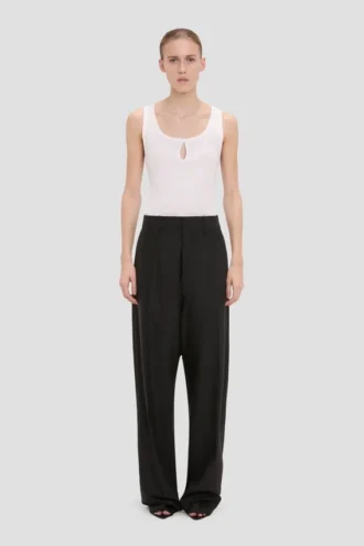 calas de perna curva em preto 1 330x495 - Cal&ccedil;as de perna curva em preto